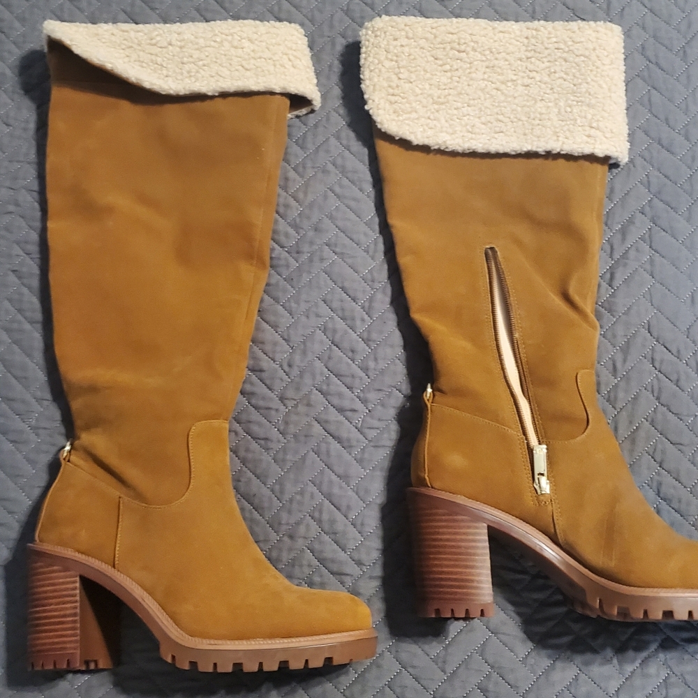 Boots - Picture 2 of 3